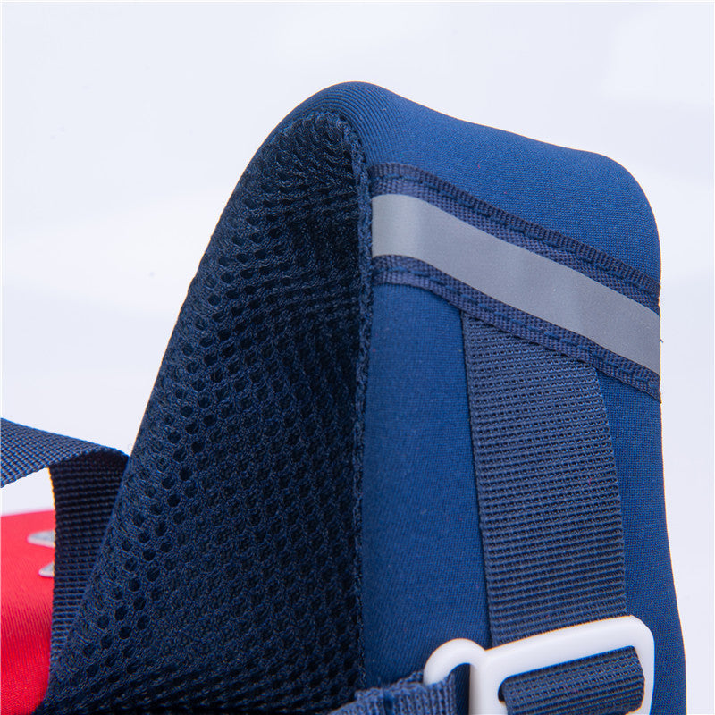 Neoprene dino padded straps and mesh detail